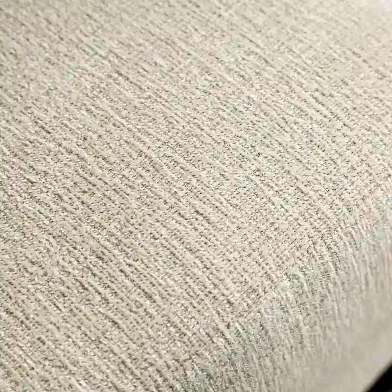 Divano tradizionale con braccioli arrotolati | Rivestimento in ciniglia avorio | Dettagli in legno intagliato | 227 kg