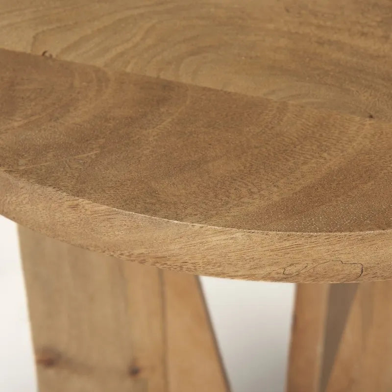 Tavolino rotondo in legno massello marrone chiaro | Base geometrica a 3 gambe | Stile moderno di metà secolo